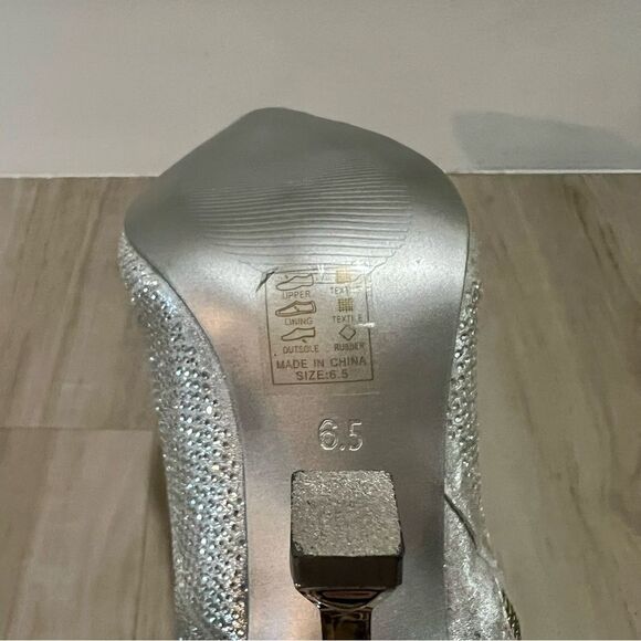 NWOB Azalea Wang Stepping Out silver rhinestone heeled puffer bootie sz 6.5 - Picture 9 of 9